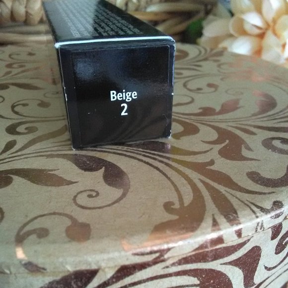 BNIB BOBBI BROWN Lip Color in BEIGE - Picture 5 of 5